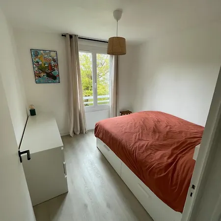 Cozy And Bright With Private Parking *